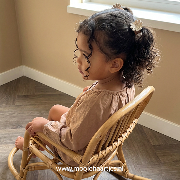 Kleine zachte elastiekjes met bloem in brons kleur