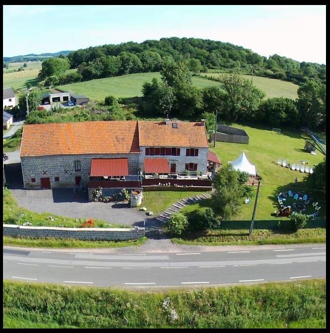 Maison de vacances en Auvergne avec piscine chauffée