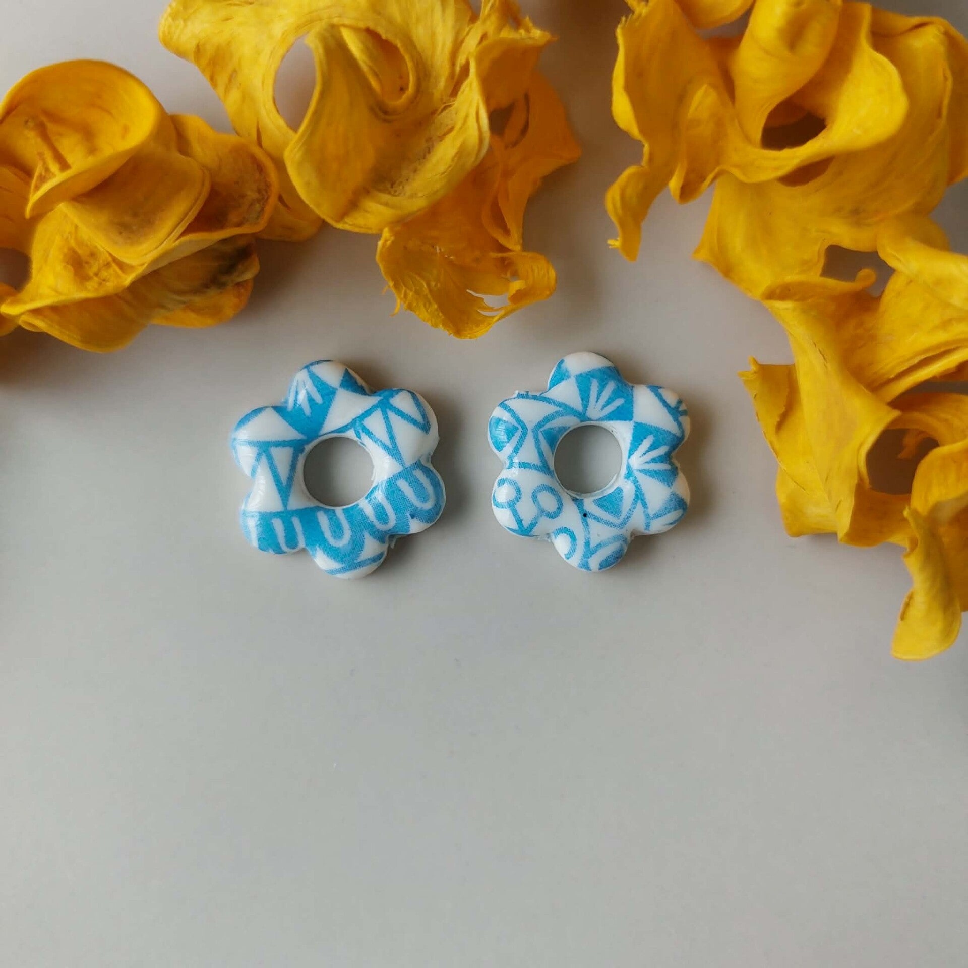 Bloemen - wit met blauw patroon