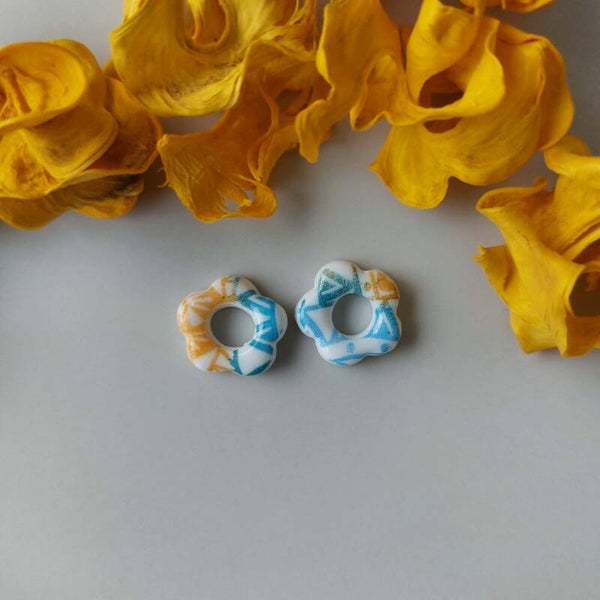 Minibloemen - Wit met oranje/blauw patroon