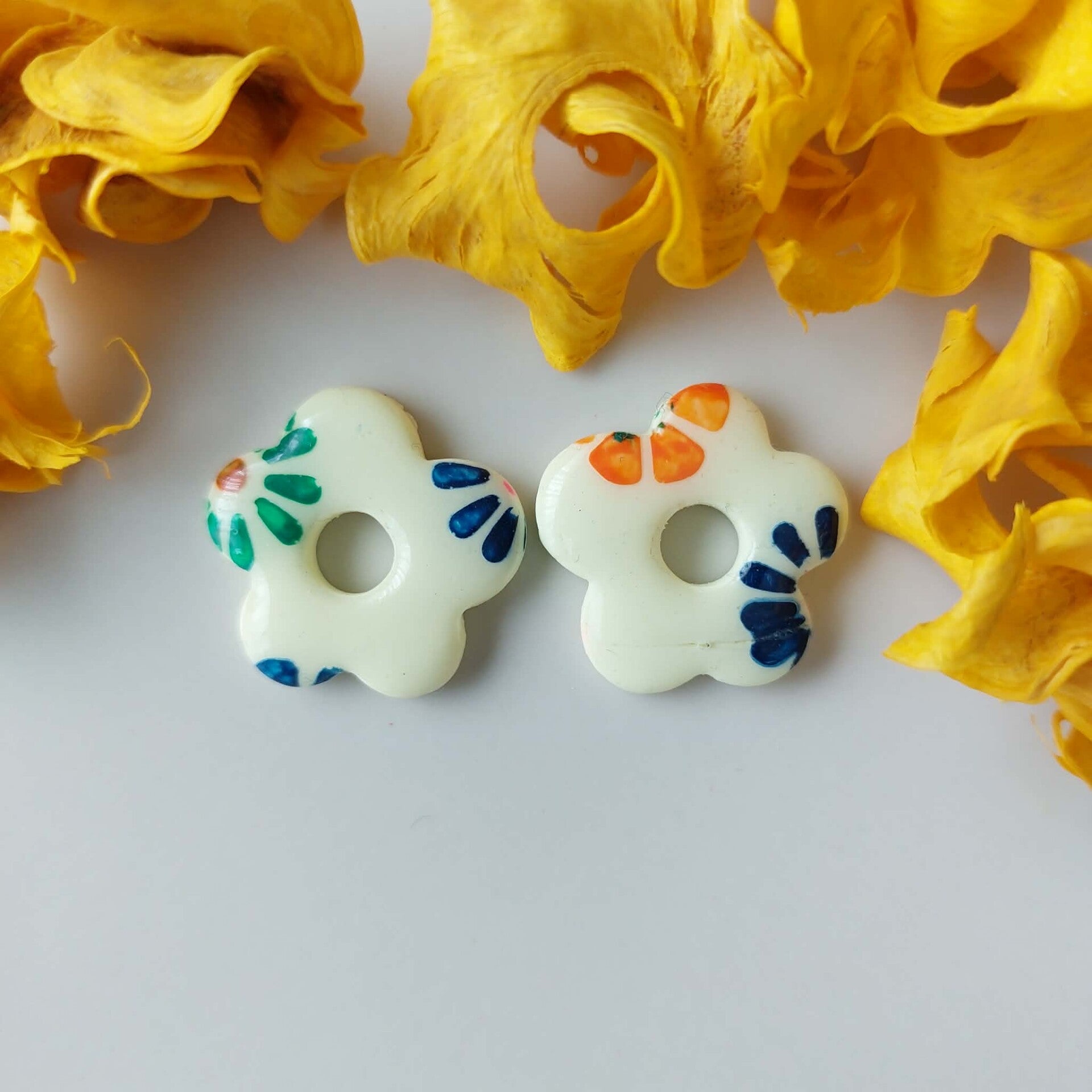 Grote bloemen - Wit met bloemenprint 2