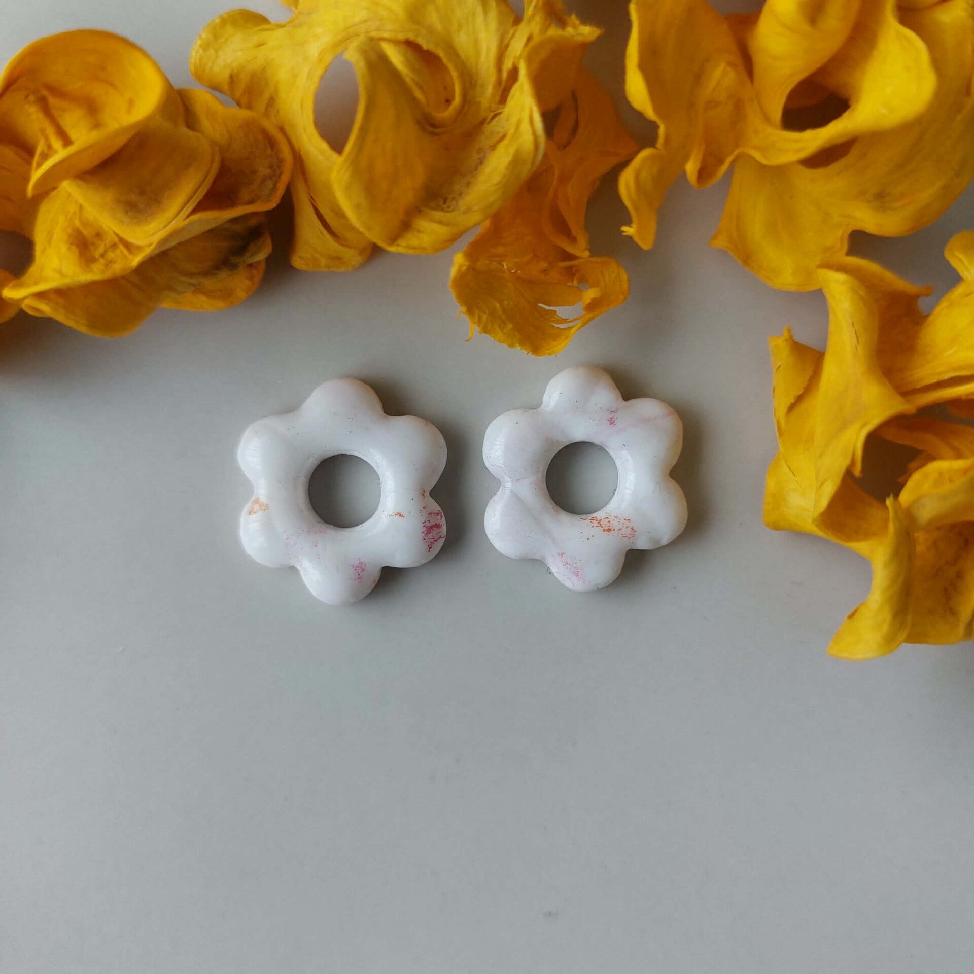 Bloemen - Wit met oranje/roze glitter
