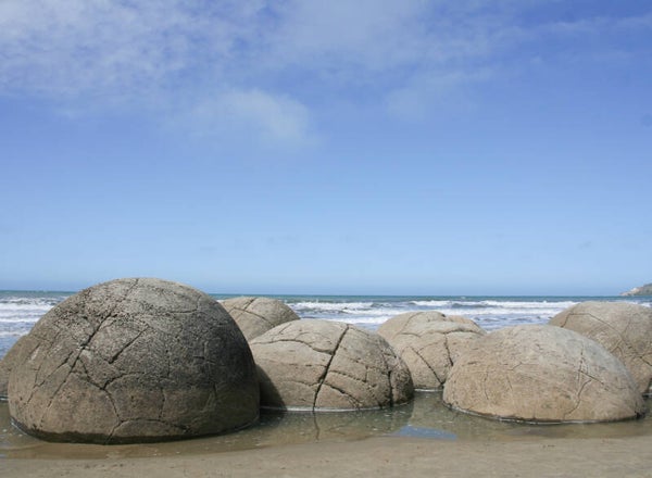 1541 Kugelige Gesteinsbrocken Neusseeland