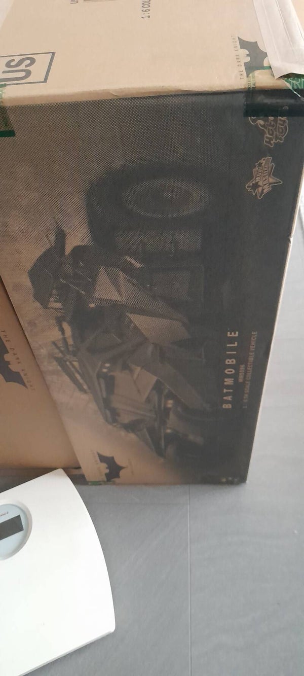 Batmobile 1/6 hot toys
