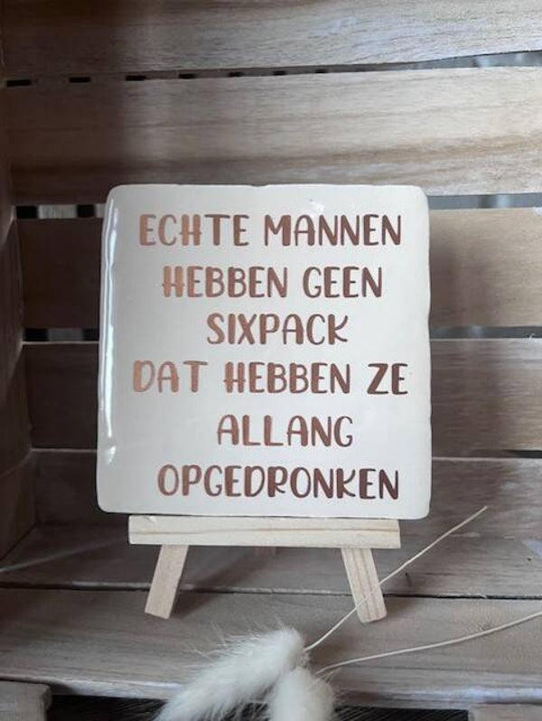 Tegel "Echte mannen hebben geen sixpack"