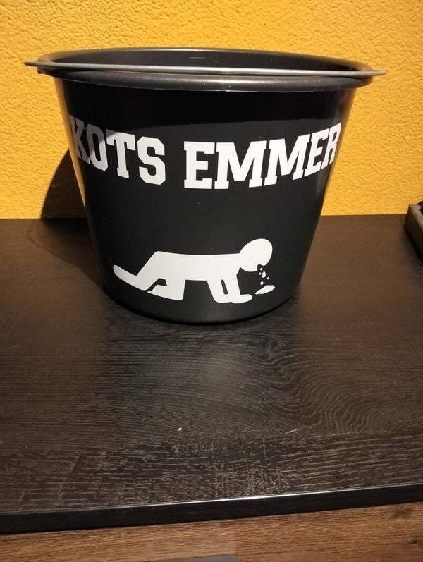 Kots emmer jongen