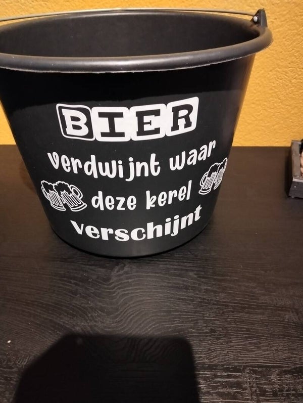 Bier verdwijnt waar deze kerel verschijnt
