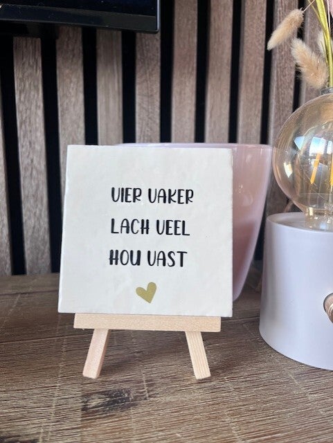 Tegeltje "Vier vaker beige"