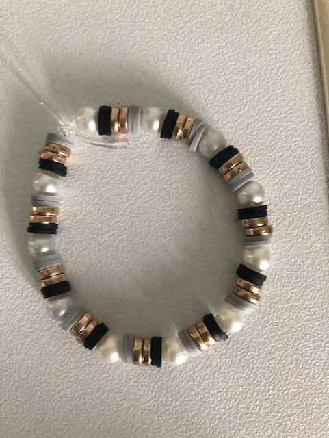 zwart, wit  met zoetwaterparels armband