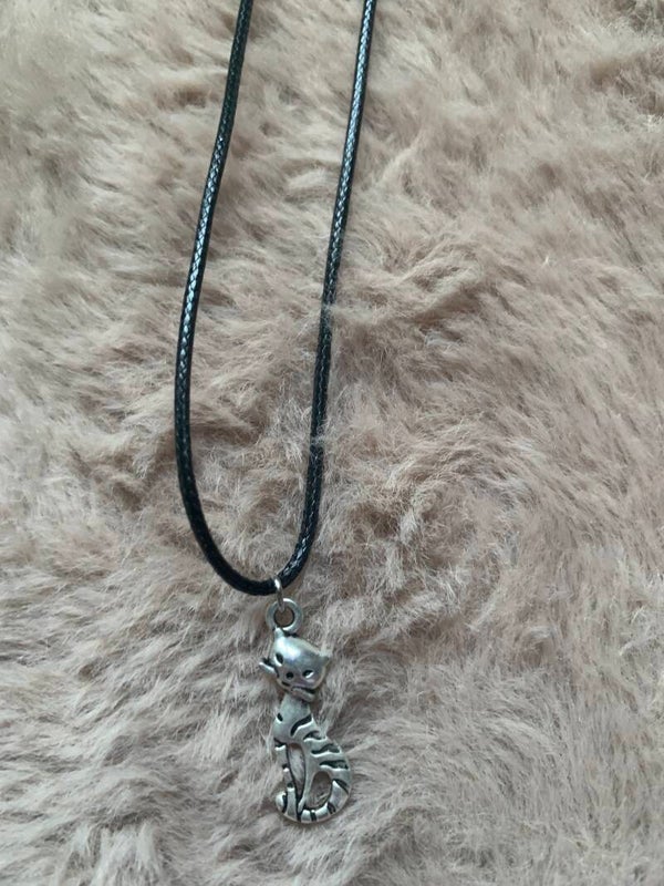 Zwart met zilver ketting poes