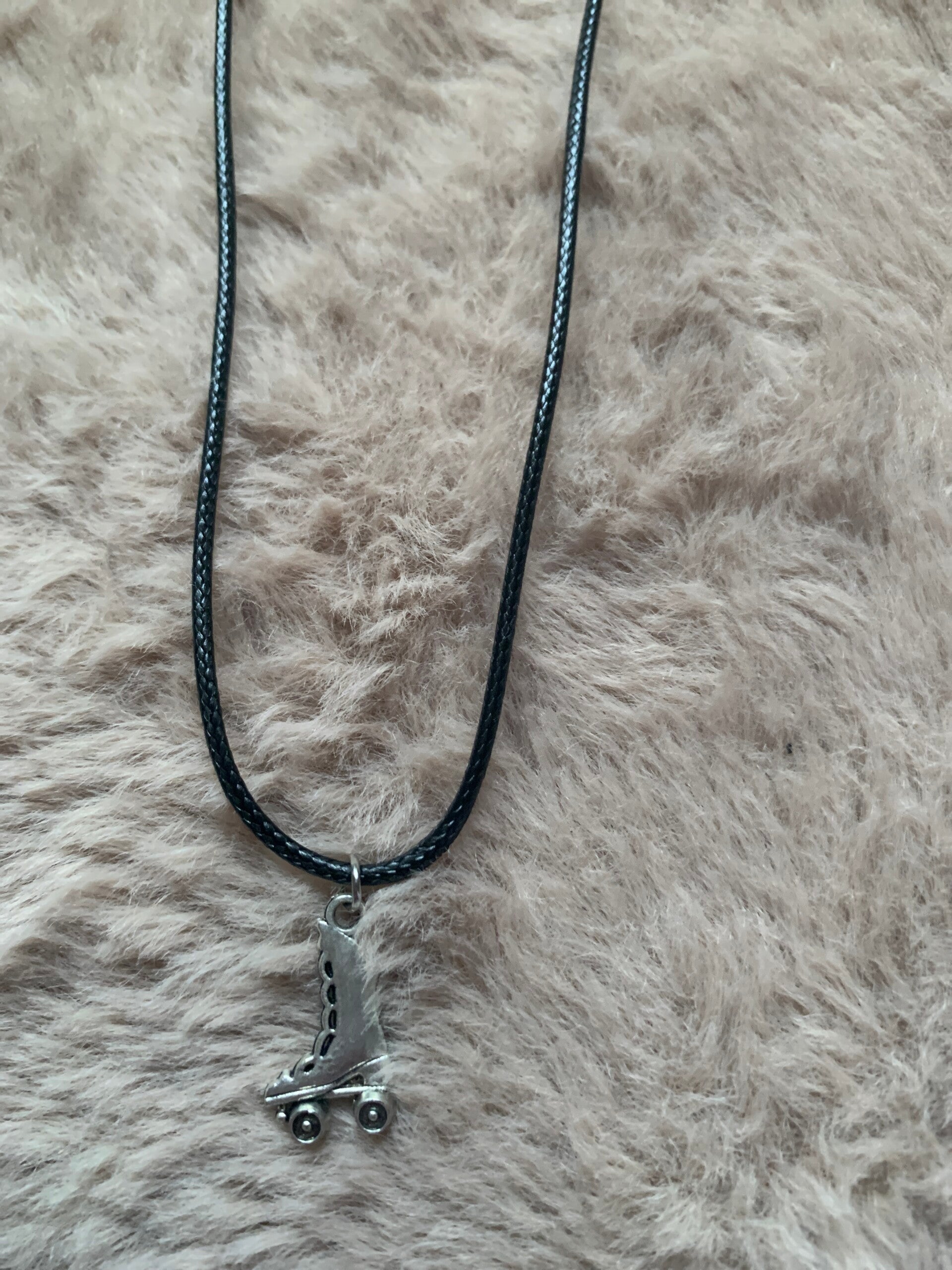 Zwart met zilver ketting skates