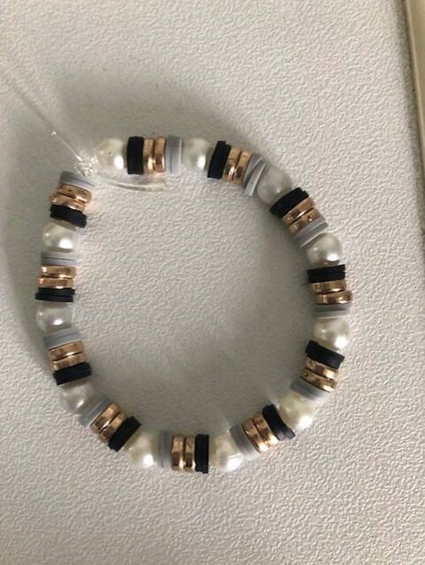 zwart, wit  met zoetwaterparels armband