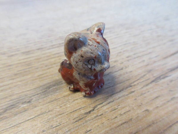 Kat zittend Rode Jaspis (#1021)