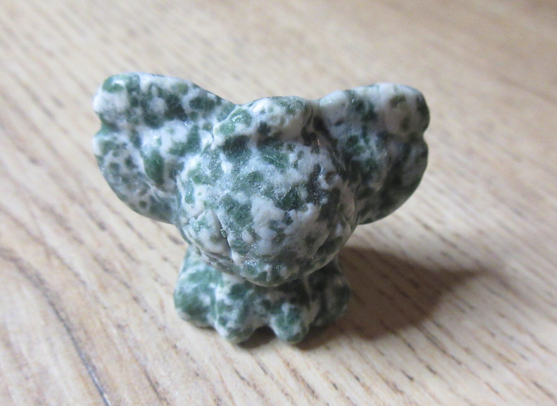 Stitch Green spotted stone (#305)