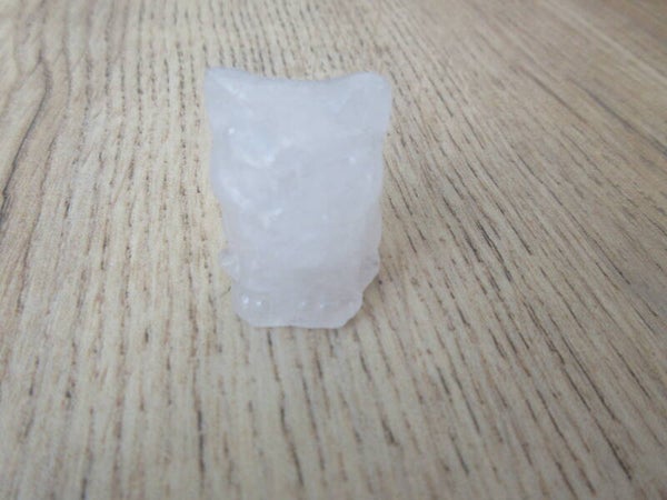 Kat Zittend Bergkristal (#693)