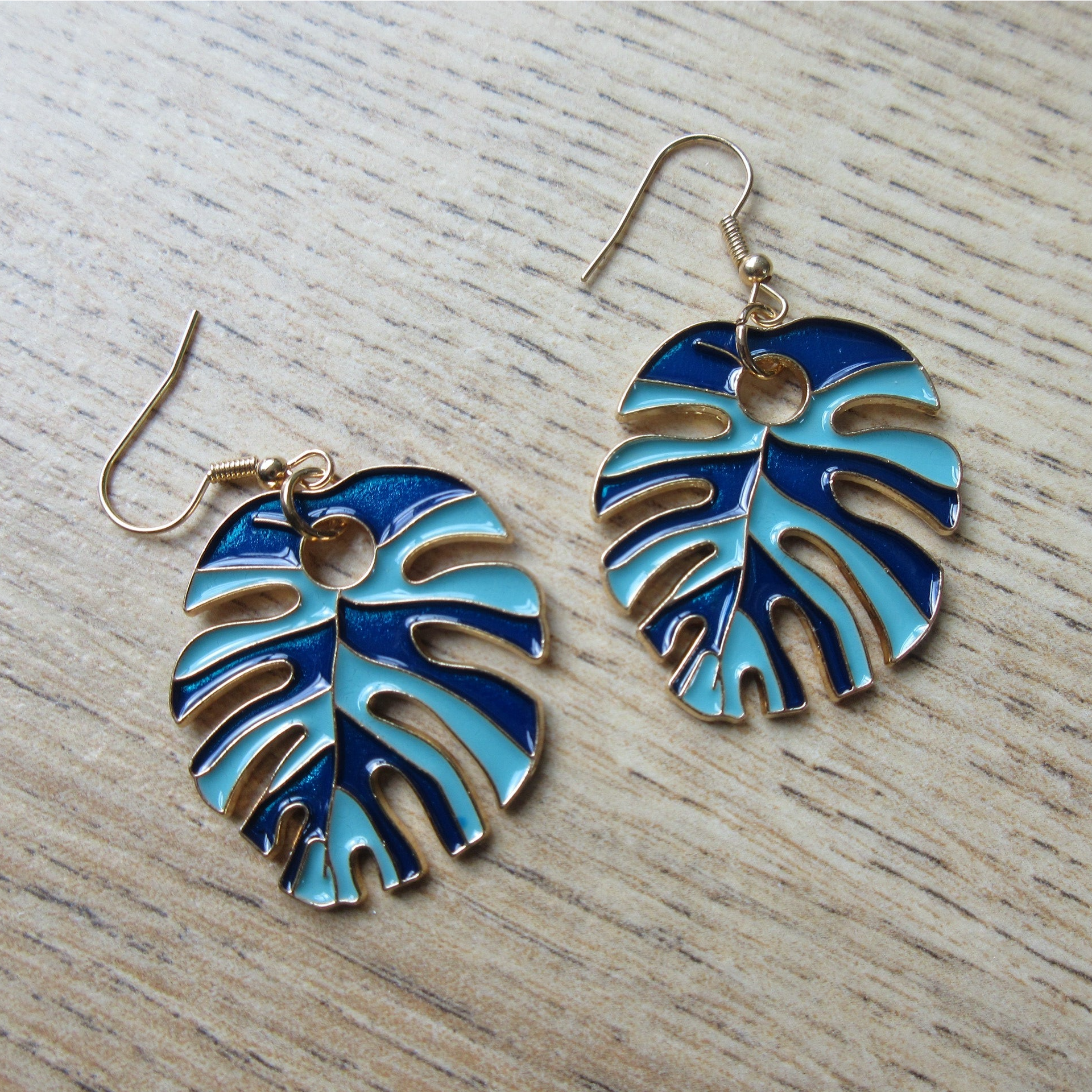 Oorbellen Monstera blad Blauw
