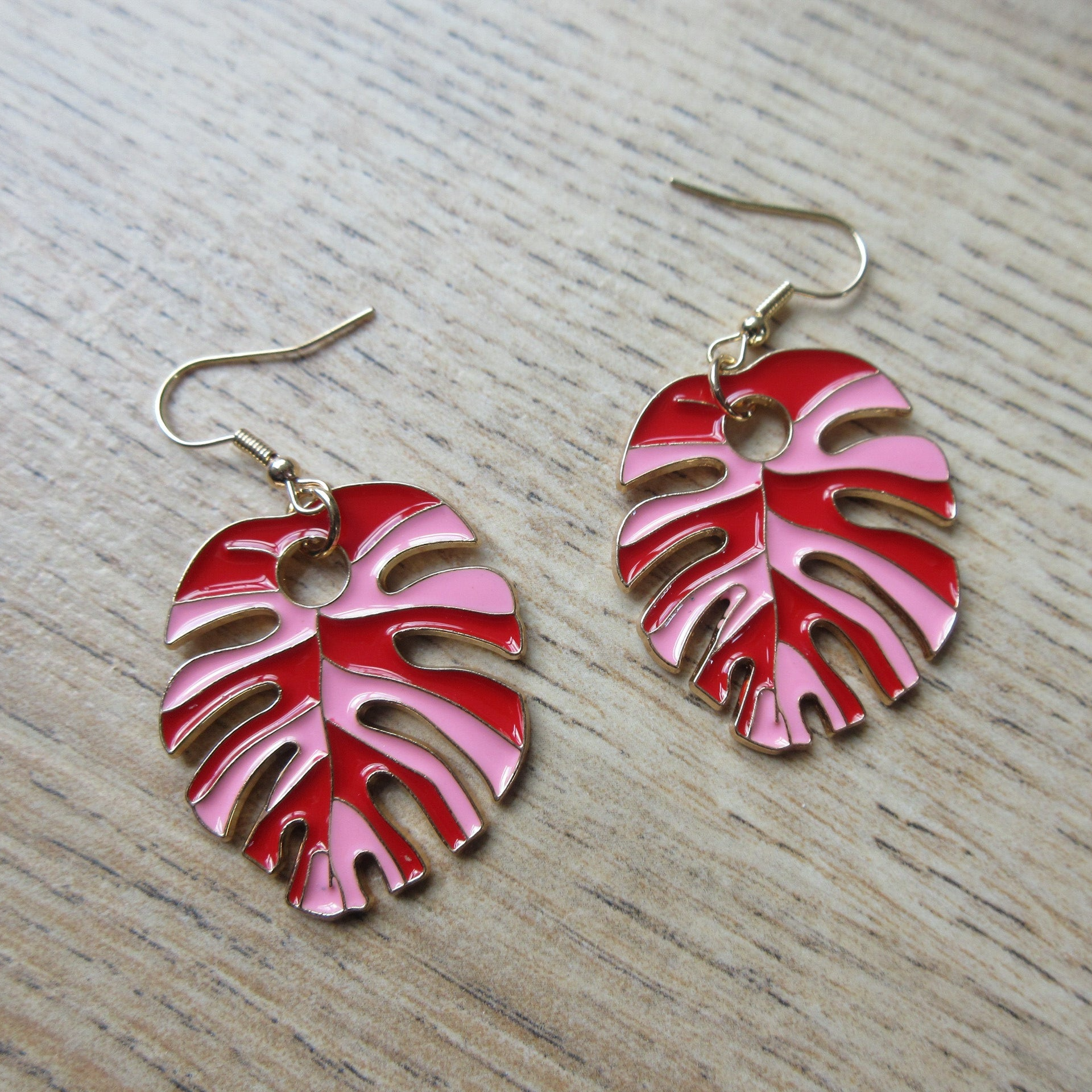 Oorbellen Monstera blad Roze/Rood