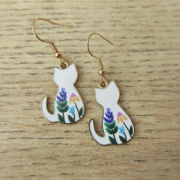Oorbellen kat goudkleurig 16 Wit met bloemen