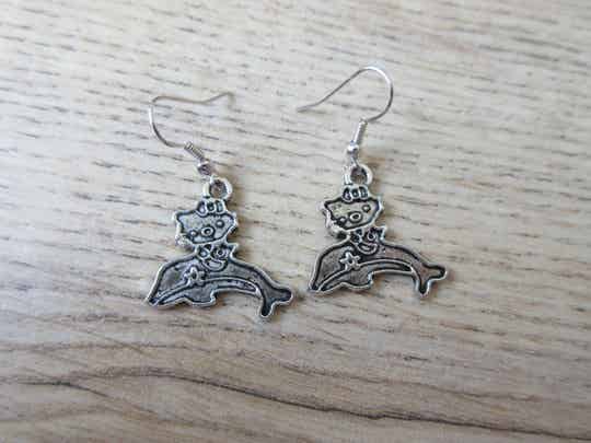 Oorbellen Hello Kitty op dolfijn