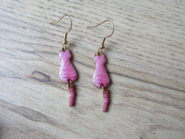 Oorbellen Kat met bungel staart Roze