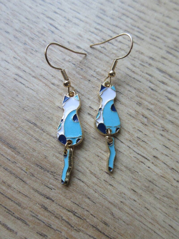 Oorbellen Kat met bungel staart vlakjes Blauw