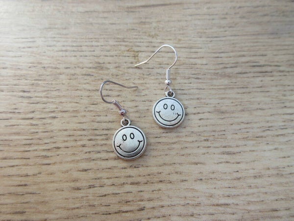 Oorbellen Smiley zilverkleurig