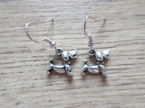 Oorbellen Hond Teckel met halsband Plat