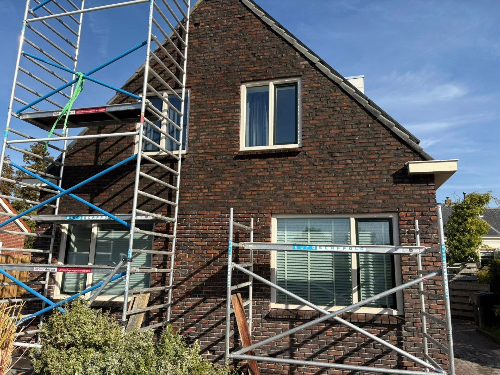 Voegwerk in Leens