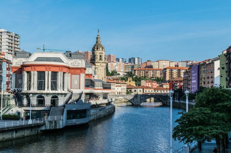 Voordelige vakanties naar de Baskische stad Bilbao