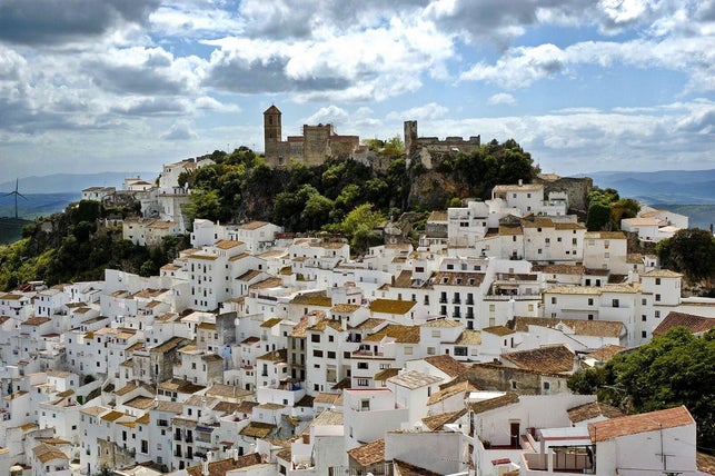 Ken jij het Spaanse bergdorpje Marinaleda in Andalusië ? Dan ben ik wel benieuwd of je al eens in het utopische Marinaleda bent geweest. Marinaleda is een unieke communistisch dorpje in de Spaanse provincie Sevilla in de regio Andalusië. Dit bergdorpje is