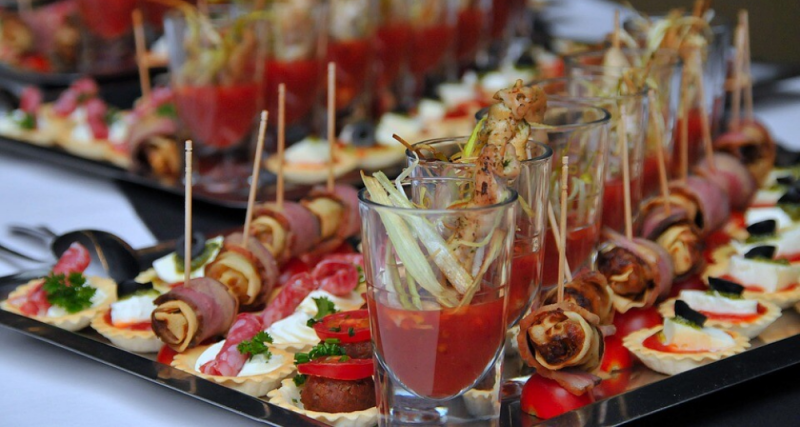 Dat de Spanjaarden van tapas houden dat weten we nu wel  maar welke tapas vinden de Belgen en de Nederlanders nu lekker, dan dat wij van de Spaanse tapa-cultuur houden dat weten we nu wel maar welke tapa vinden we het lekkerst.