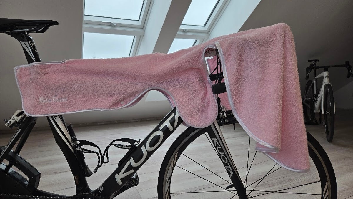 Bike Towel - rosa mit weiem Stick | Bike Towel Fahrradhandtuch und  Schweischutz
