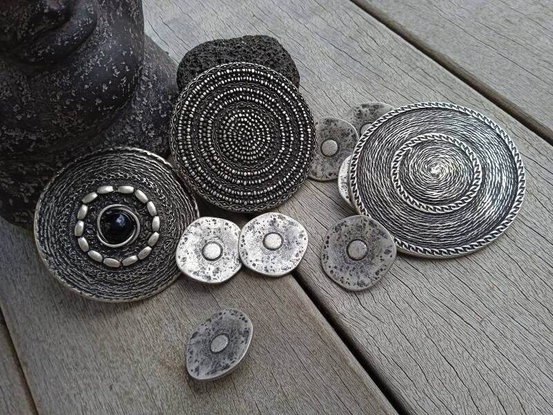 bijouterie-italienne-pour-maroquinerie-finition-argent-vieilli-jpg-standard.jpg