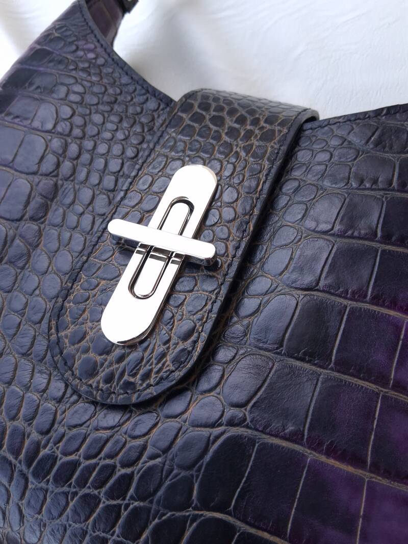sac-cuir-emboss-motif-croco-violet-artisanal-jpg-standard.jpg