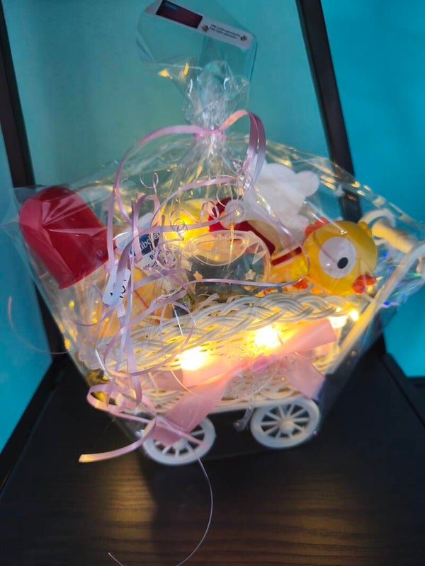 Geburt korbkinderwagen mädchen