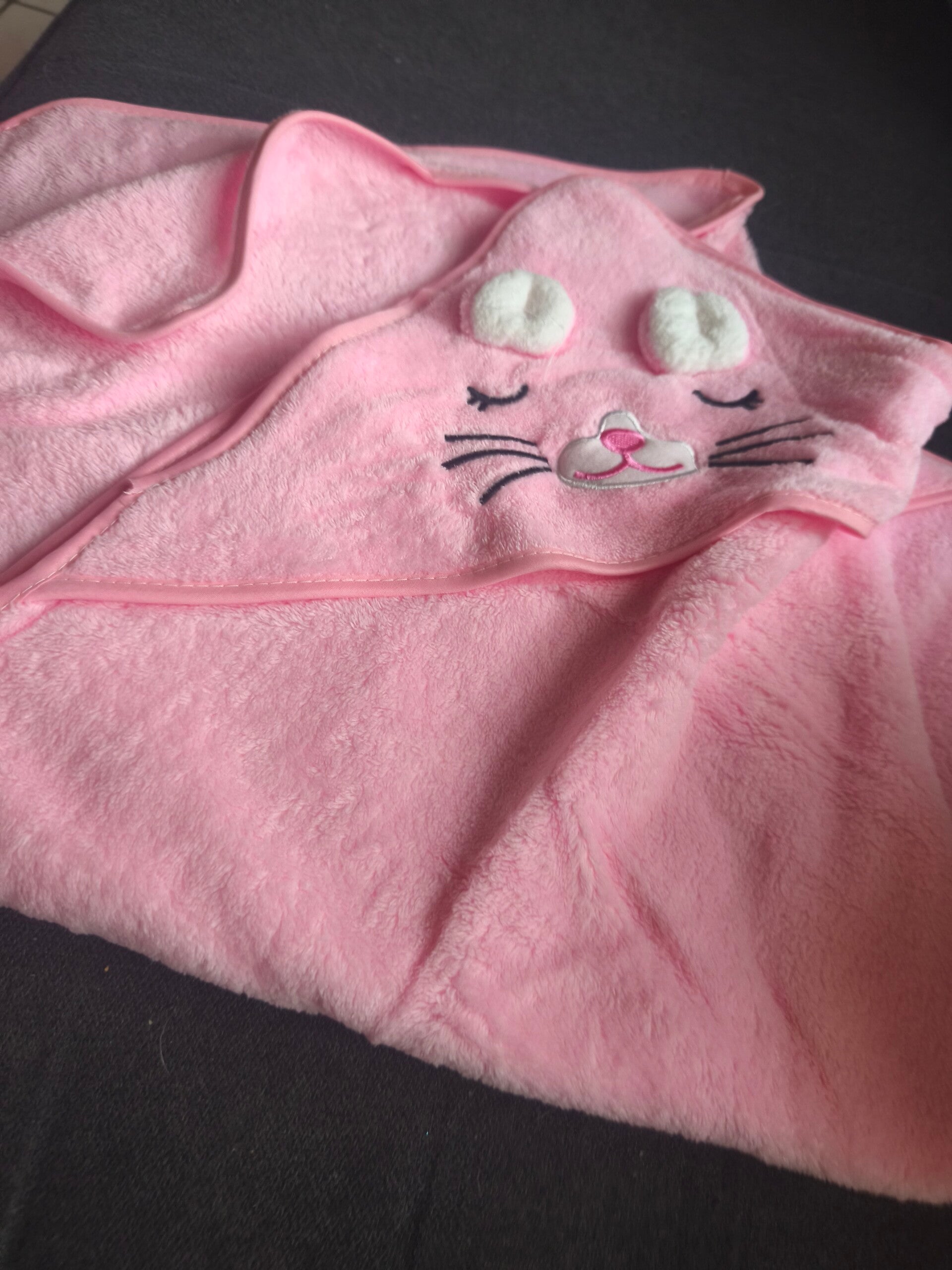 Baby Handtuch mit Schutz für den kleinen Kopf