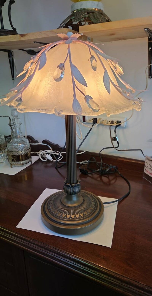 ** 1980 ** Lampe de table vintage style Art Nouveau – Abat-jour en verre dépoli et cristaux