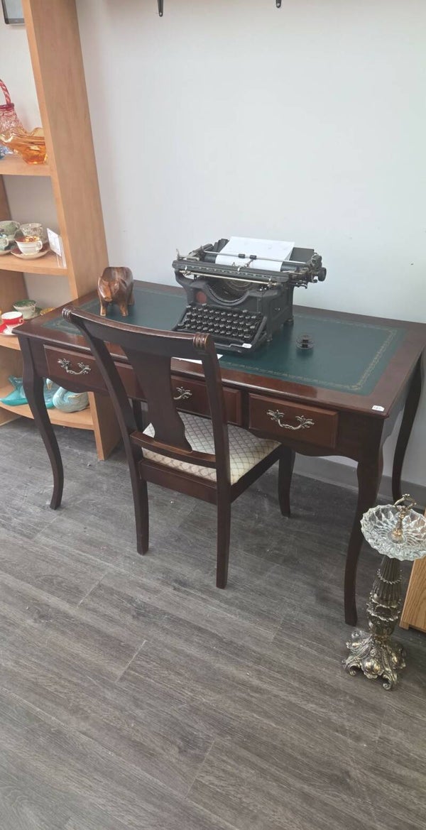 Table & Chaise de Travail English Style
