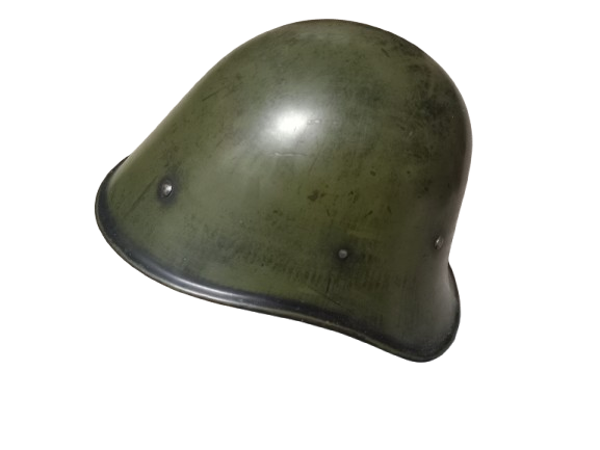 Nederlandse helm voor 1940 doorgebruikt.
