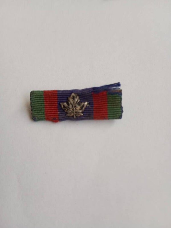 Ribbon Canadees - Ribbon Canadian