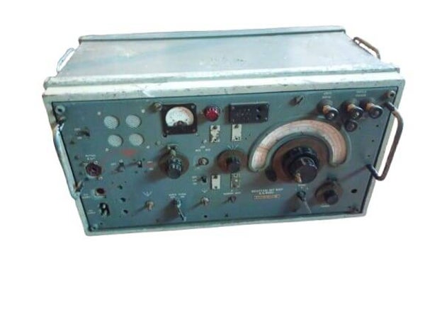 British ww2 radio Reception set R107