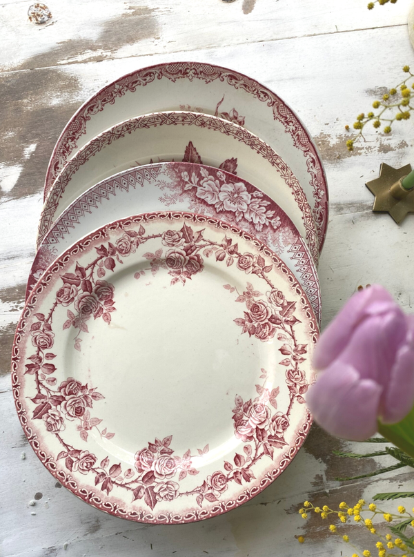 Composition assiettes plates rouges