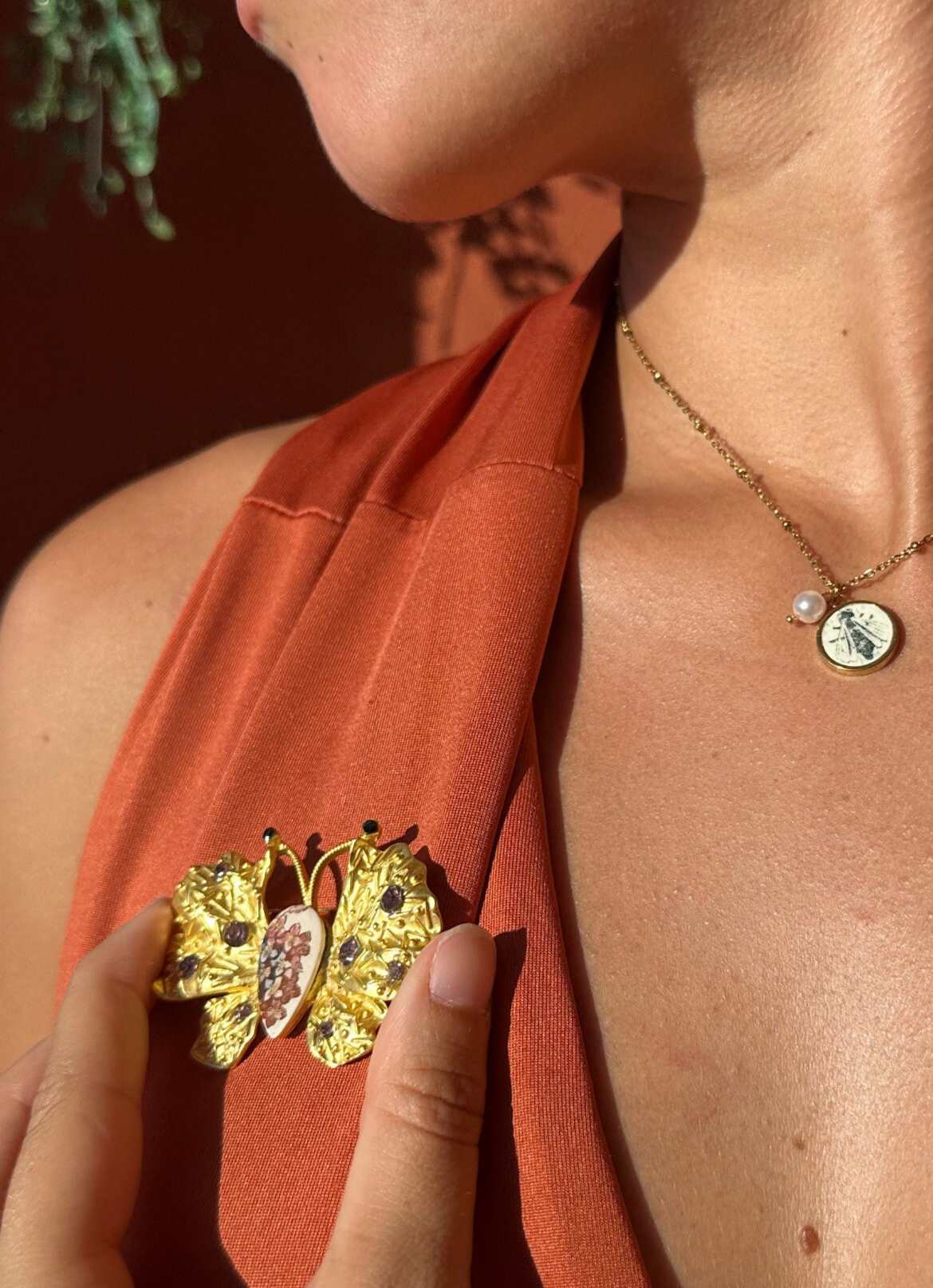 Broche papillon de lumiere  – Faïence Sarreguemines « Carmen »