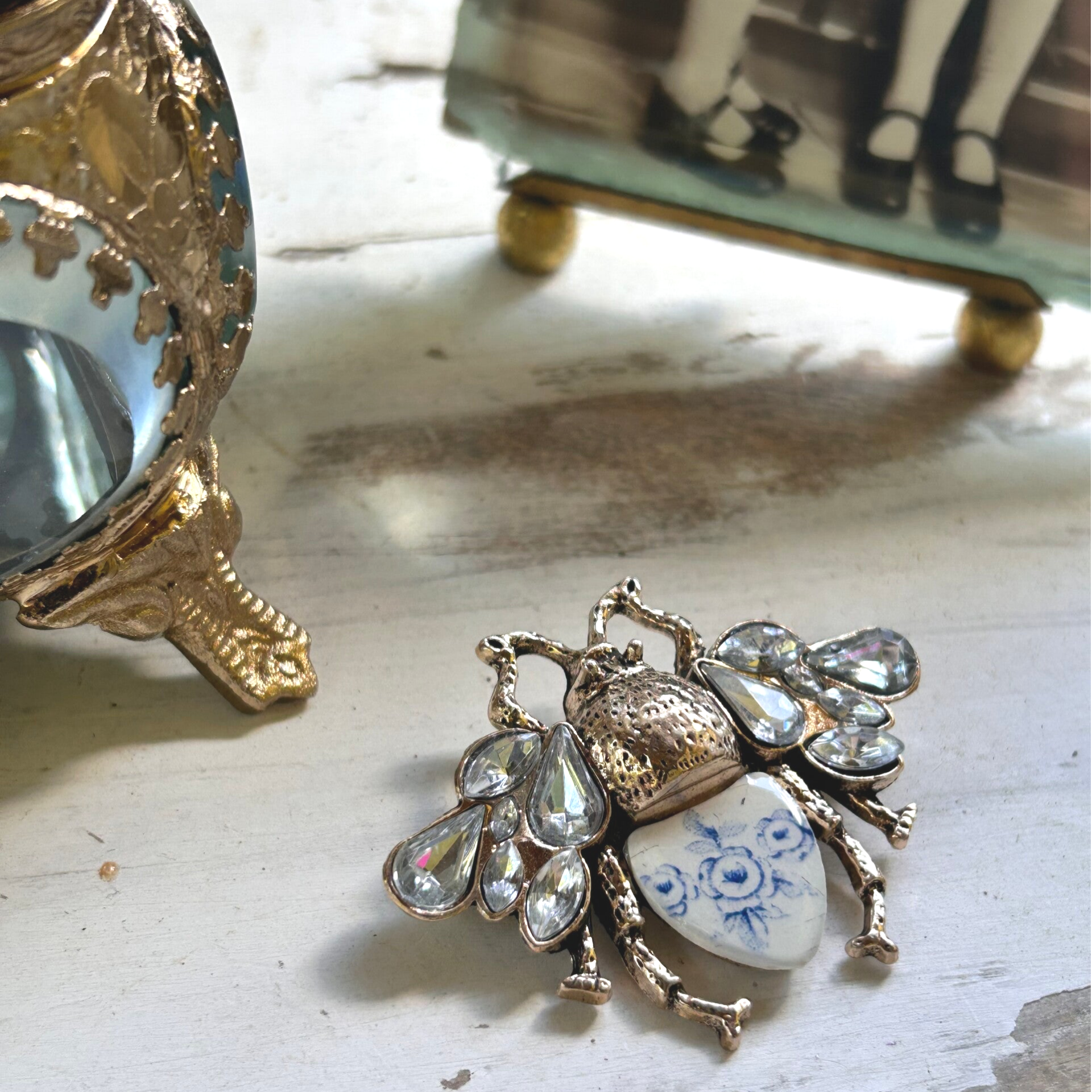 Broche Bourdon - roses bleues