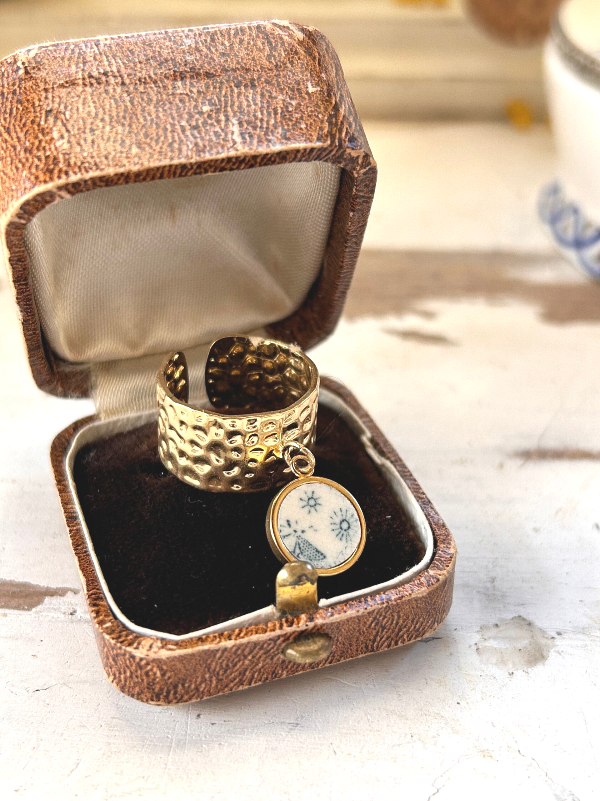 Bague à breloque - Faïence ancienne