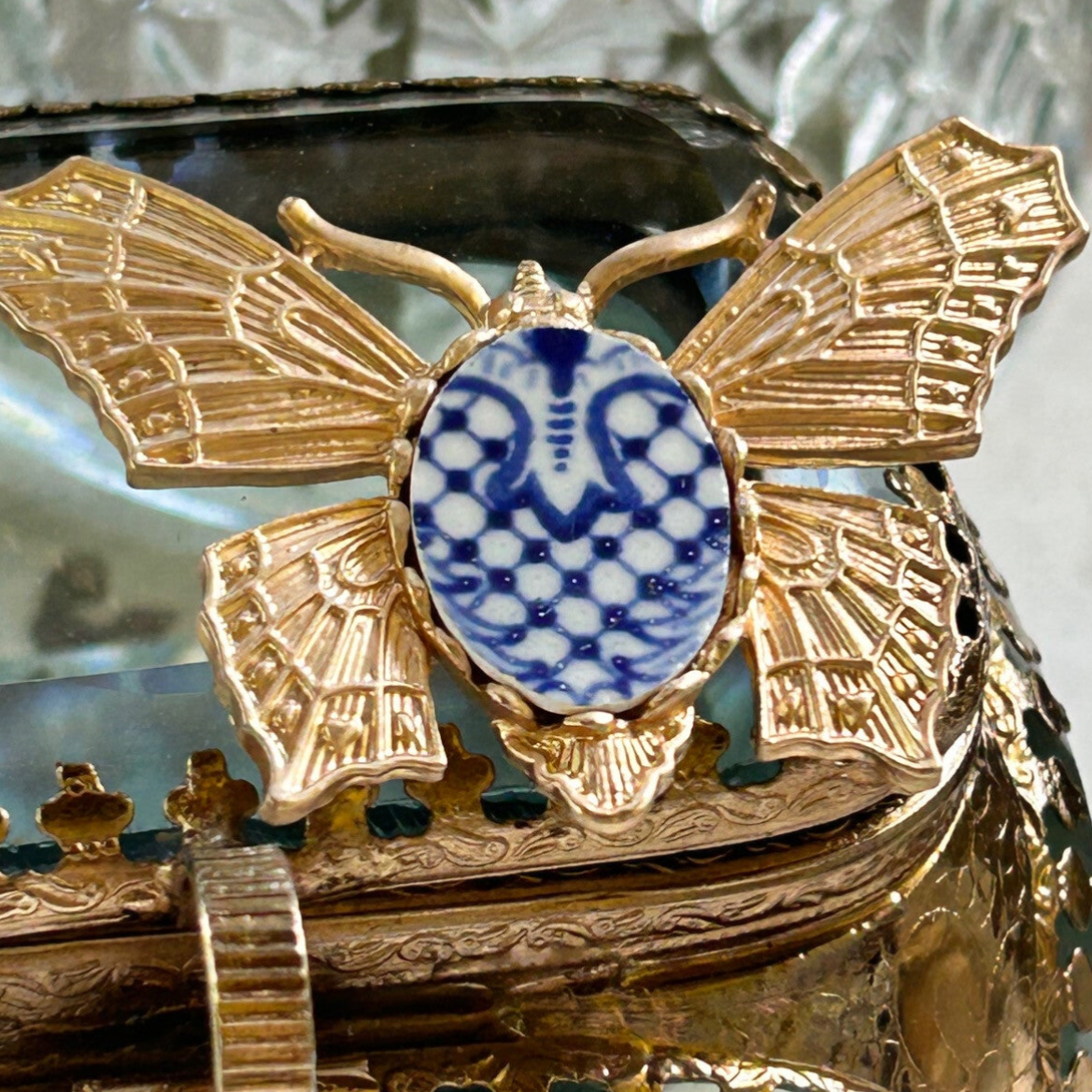Broche Papilon doré - faïence terre de fer