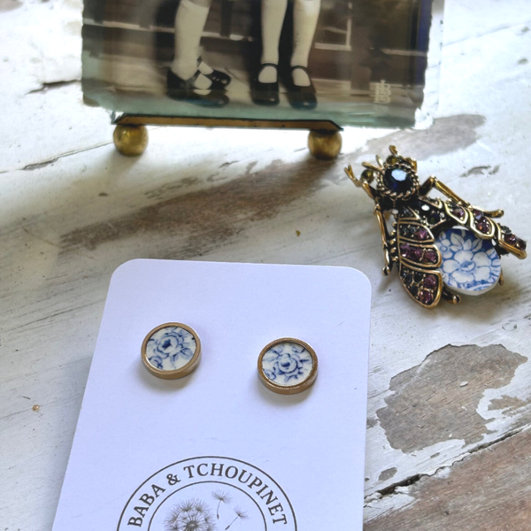 Puces d’oreilles rose bleue