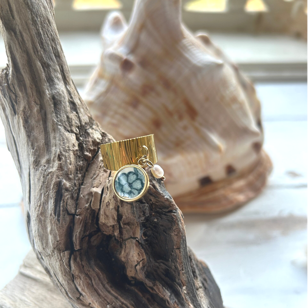 Bague dorée & faïence ancienne – Perle