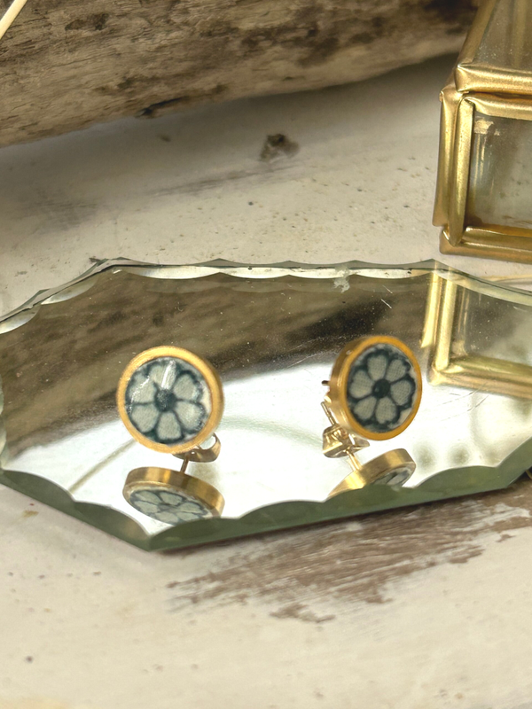 Puces d’oreilles  – Fleur bleue