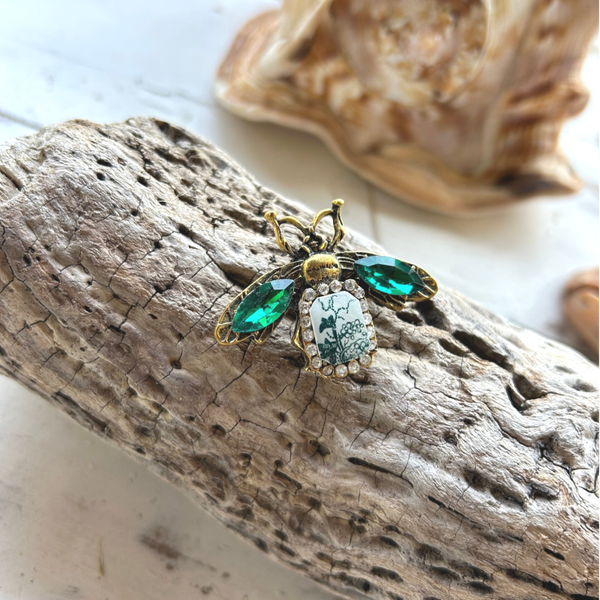 Broche Syrphe dorée & faïence ancienne